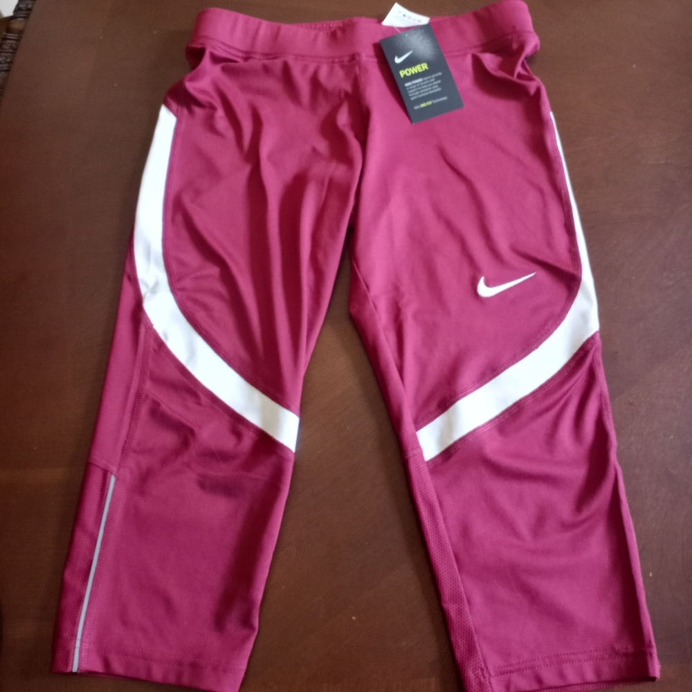 NIKE CAPRIS